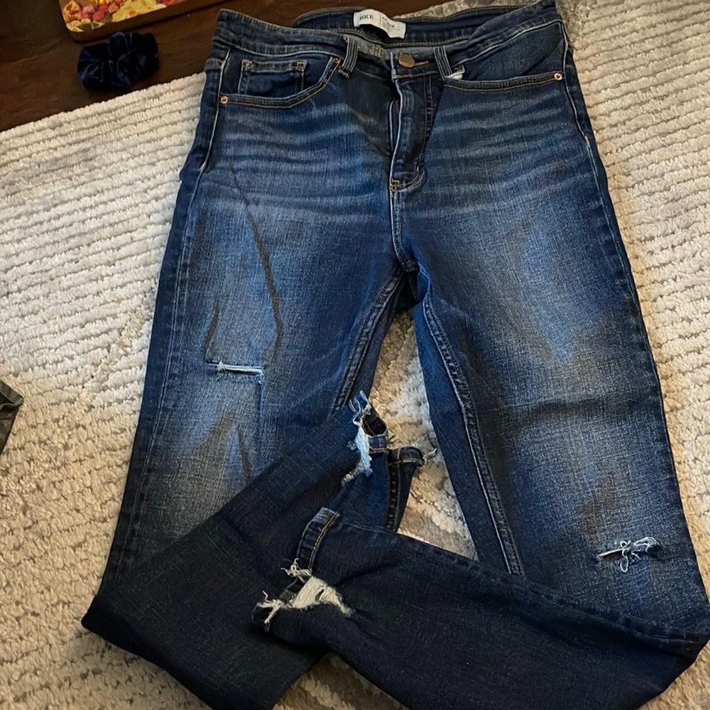 Buckle Parker ankle gal skinnies with rips